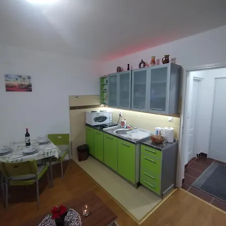 Apartment Martin 1 - Park Cuka 2 *